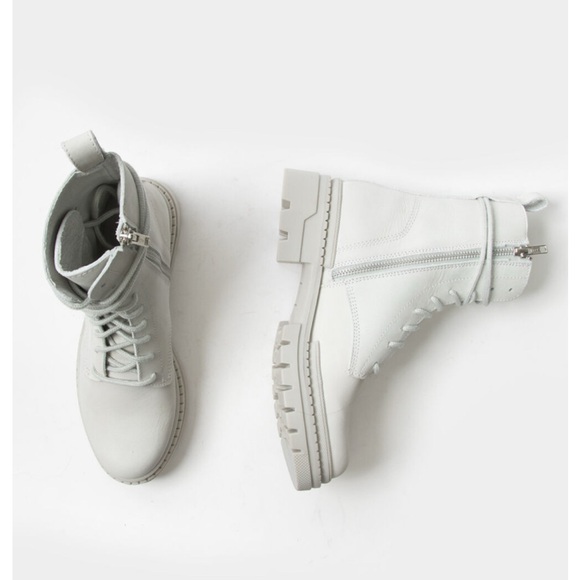 Steve Madden Jamisyn Combat Boot 🤍 - Picture 5 of 9